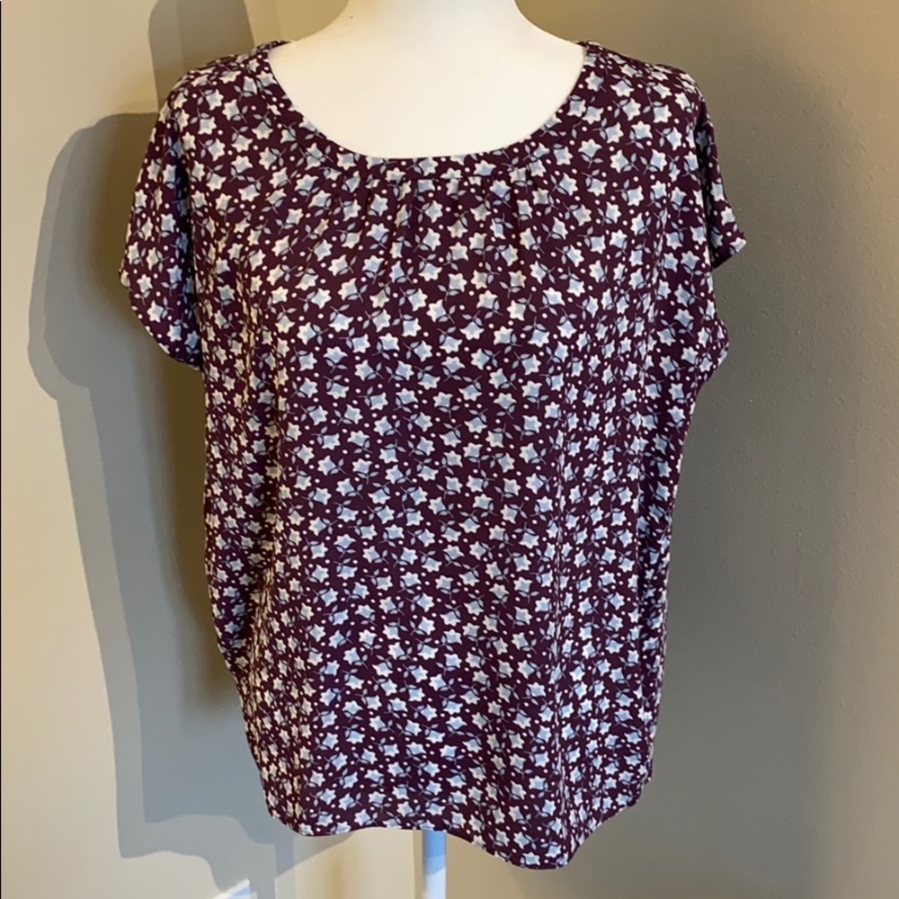 Mixed Material Cap Sleeved V-Back Tee